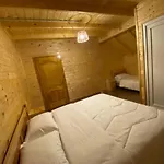 招待所 Adenisi *