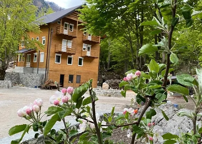 Casa de hóspedes Adenisi Tropoje